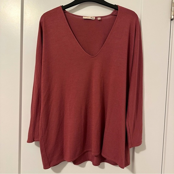 Wilfred Free Aritzia Raspberry Maroon Long Sleeve Flowy Top Size Small Women’s - Picture 1 of 8